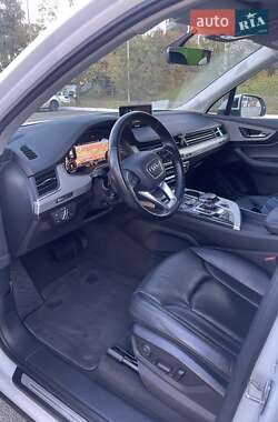 Внедорожник / Кроссовер Audi Q7 2017 в 