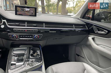 Позашляховик / Кросовер Audi Q7 2017 в 