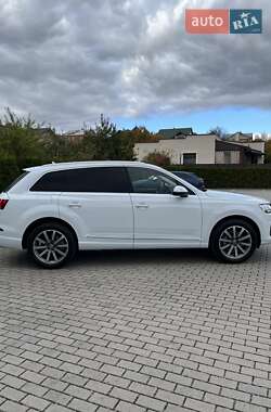 Внедорожник / Кроссовер Audi Q7 2018 в 