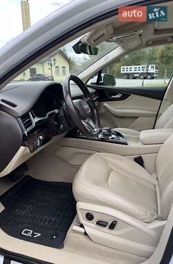 Внедорожник / Кроссовер Audi Q7 2018 в 