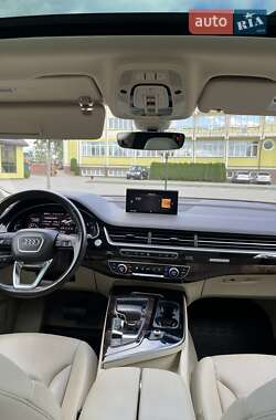 Внедорожник / Кроссовер Audi Q7 2018 в 