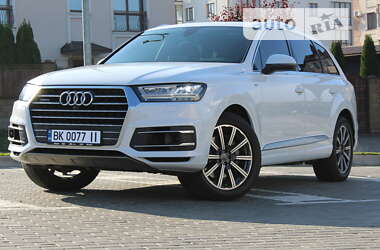 Позашляховик / Кросовер Audi Q7 2017 в Рівному