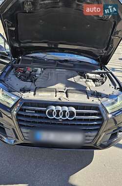 Внедорожник / Кроссовер Audi Q7 2018 в 
