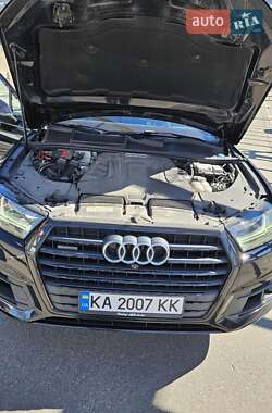 Внедорожник / Кроссовер Audi Q7 2018 в 
