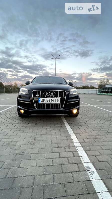 Позашляховик / Кросовер Audi Q7 2010 в Дубні