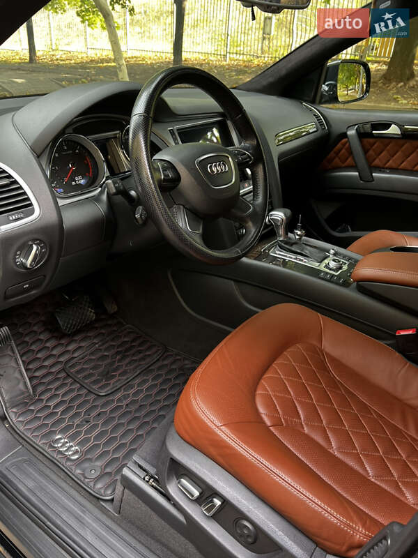 Позашляховик / Кросовер Audi Q7 2013 в Дніпрі