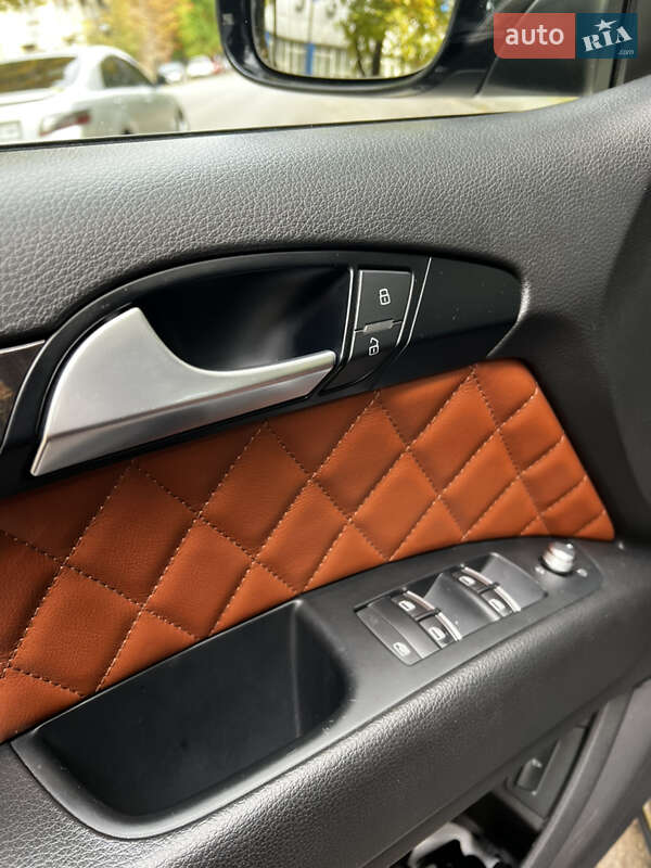 Позашляховик / Кросовер Audi Q7 2013 в Дніпрі