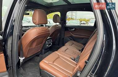 Внедорожник / Кроссовер Audi Q7 2016 в 