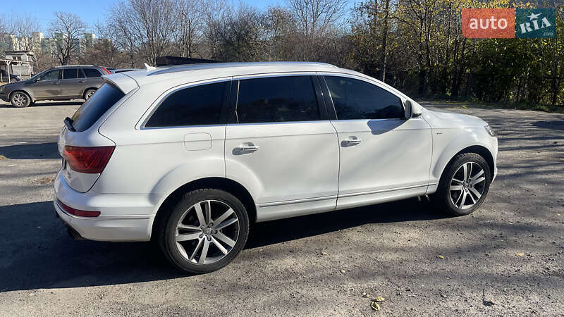Внедорожник / Кроссовер Audi Q7 2015 в 
