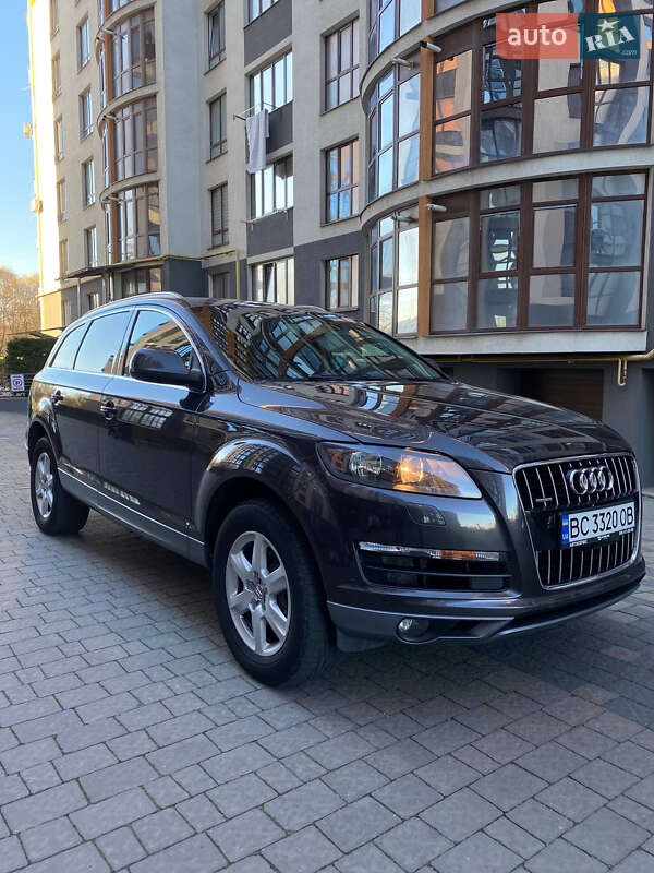 Внедорожник / Кроссовер Audi Q7 2011 в 