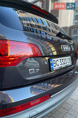 Внедорожник / Кроссовер Audi Q7 2011 в 