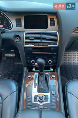 Внедорожник / Кроссовер Audi Q7 2011 в 
