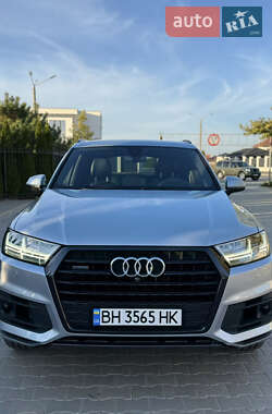 Внедорожник / Кроссовер Audi Q7 2017 в 