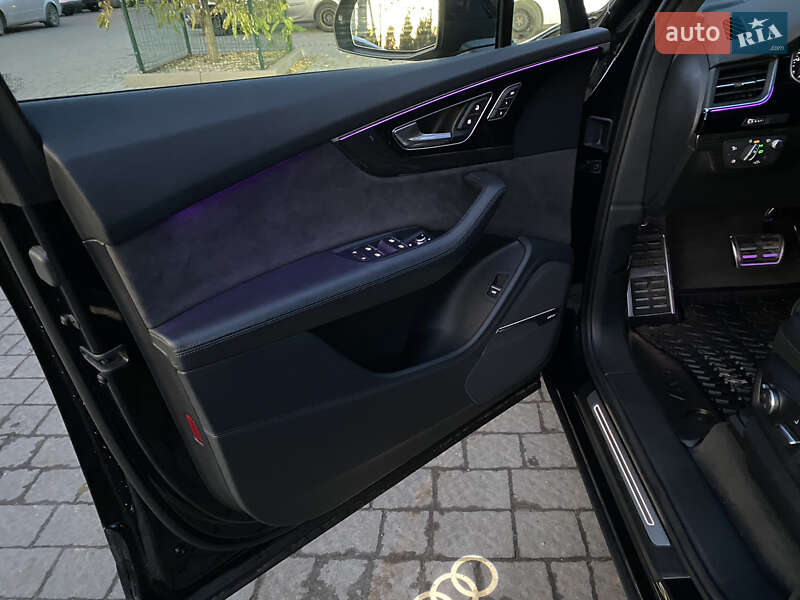 Позашляховик / Кросовер Audi Q7 2017 в Львові