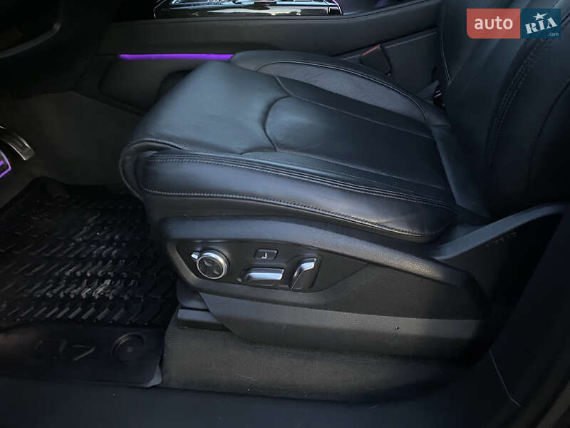 Позашляховик / Кросовер Audi Q7 2017 в Львові