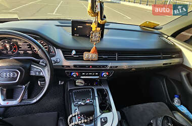 Позашляховик / Кросовер Audi Q7 2016 в 