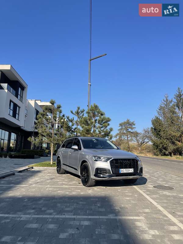 Позашляховик / Кросовер Audi Q7 2019 в Ужгороді