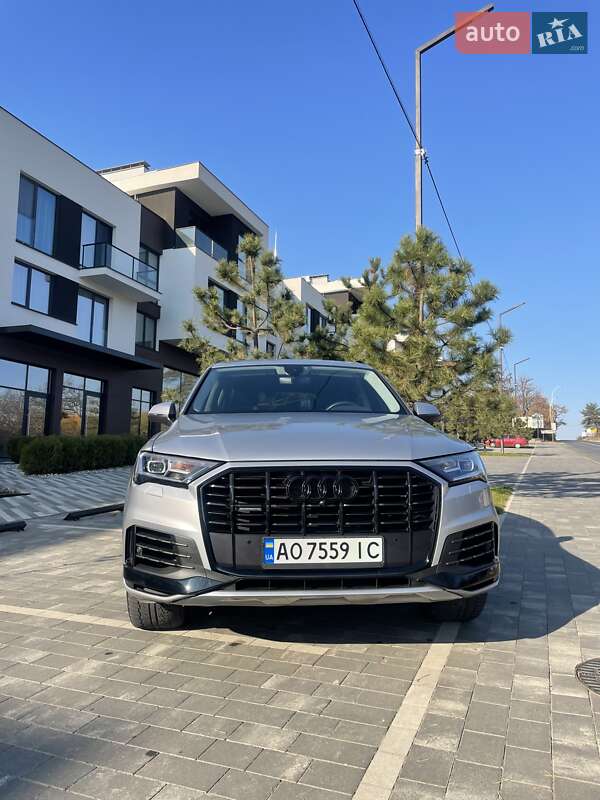 Позашляховик / Кросовер Audi Q7 2019 в Ужгороді