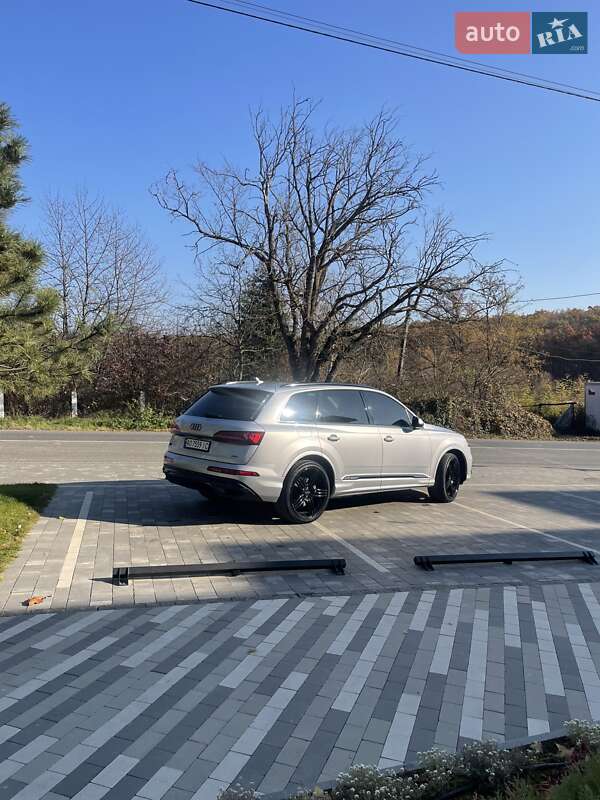 Позашляховик / Кросовер Audi Q7 2019 в Ужгороді
