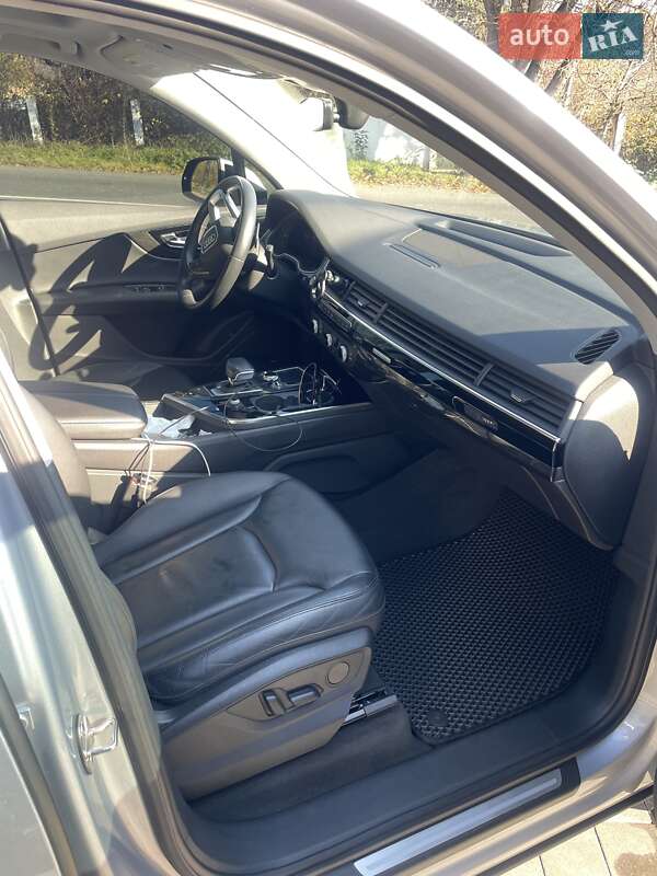 Позашляховик / Кросовер Audi Q7 2019 в Ужгороді