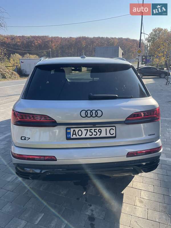 Позашляховик / Кросовер Audi Q7 2019 в Ужгороді