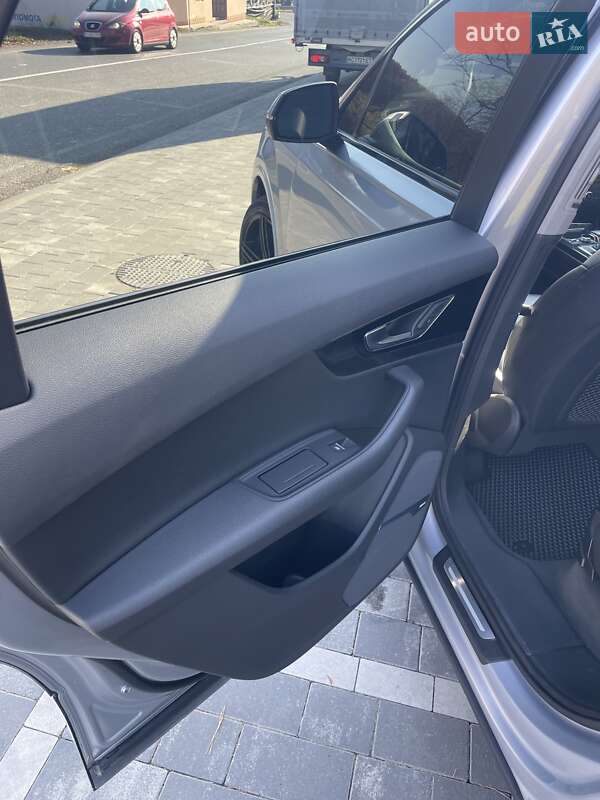 Позашляховик / Кросовер Audi Q7 2019 в Ужгороді