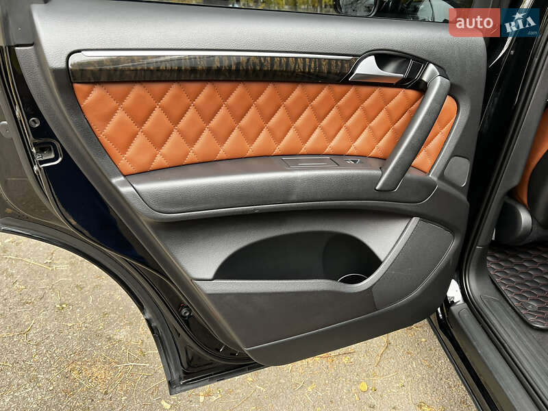 Позашляховик / Кросовер Audi Q7 2013 в Дніпрі