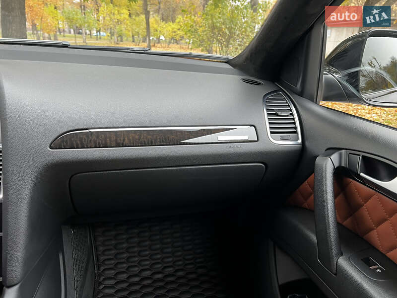Позашляховик / Кросовер Audi Q7 2013 в Дніпрі