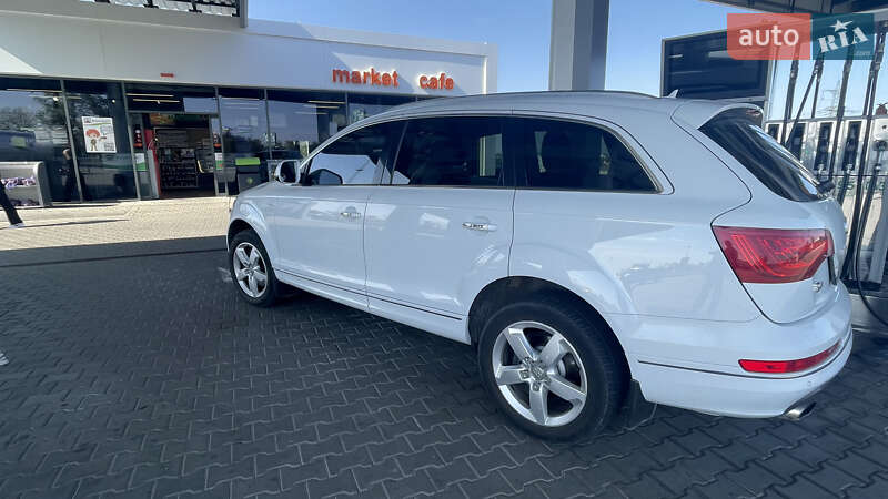 Позашляховик / Кросовер Audi Q7 2012 в Києві