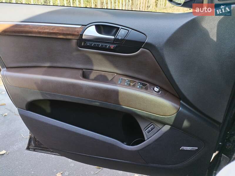 Внедорожник / Кроссовер Audi Q7 2011 в Звягеле