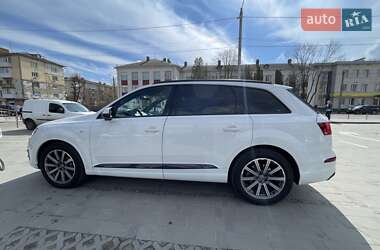Внедорожник / Кроссовер Audi Q7 2018 в 