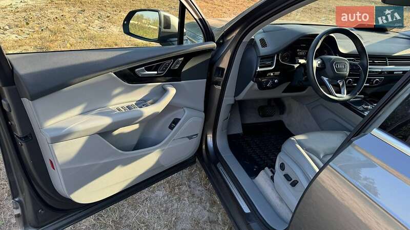 Внедорожник / Кроссовер Audi Q7 2017 в Шостке
