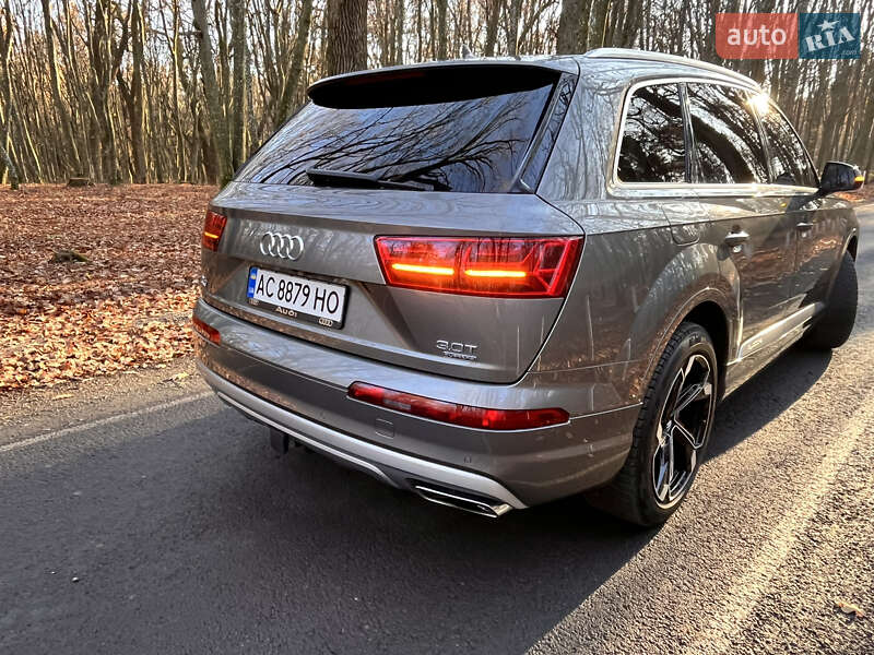Позашляховик / Кросовер Audi Q7 2017 в Луцьку