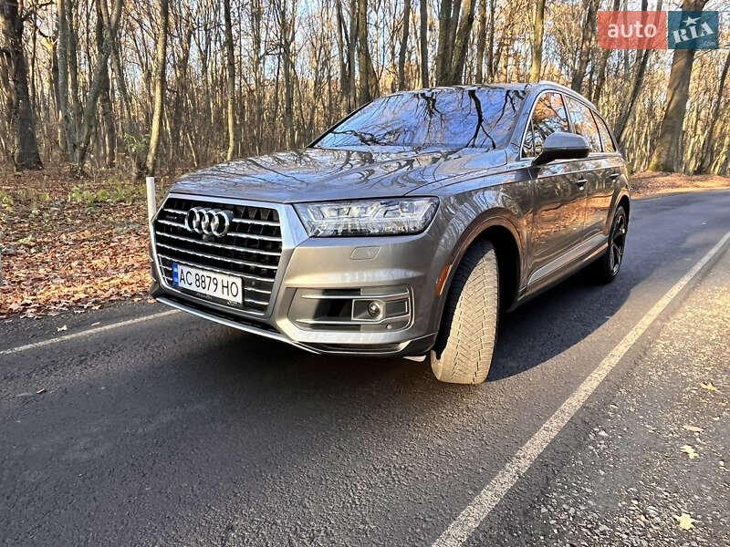 Позашляховик / Кросовер Audi Q7 2017 в Луцьку