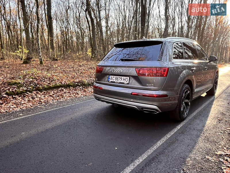 Позашляховик / Кросовер Audi Q7 2017 в Луцьку