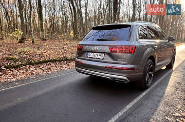 Внедорожник / Кроссовер Audi Q7 2017 в 