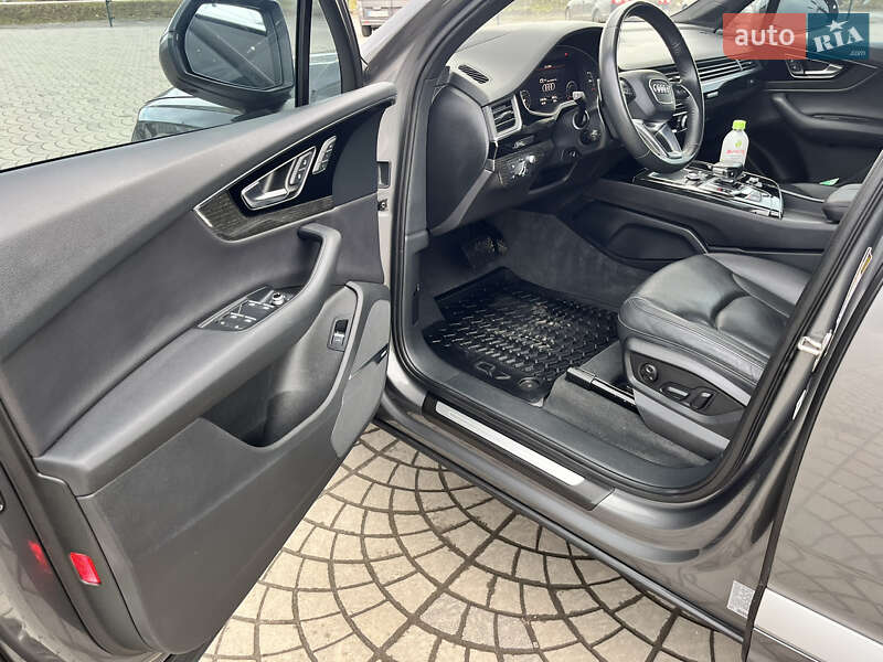 Позашляховик / Кросовер Audi Q7 2017 в Луцьку