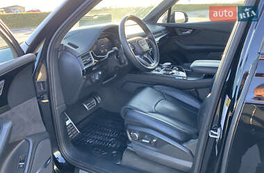 Внедорожник / Кроссовер Audi Q7 2017 в 