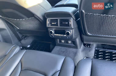 Внедорожник / Кроссовер Audi Q7 2017 в 