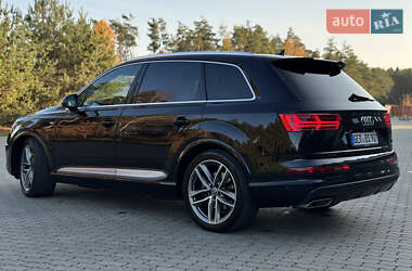 Внедорожник / Кроссовер Audi Q7 2016 в 