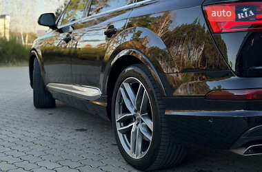 Внедорожник / Кроссовер Audi Q7 2016 в 