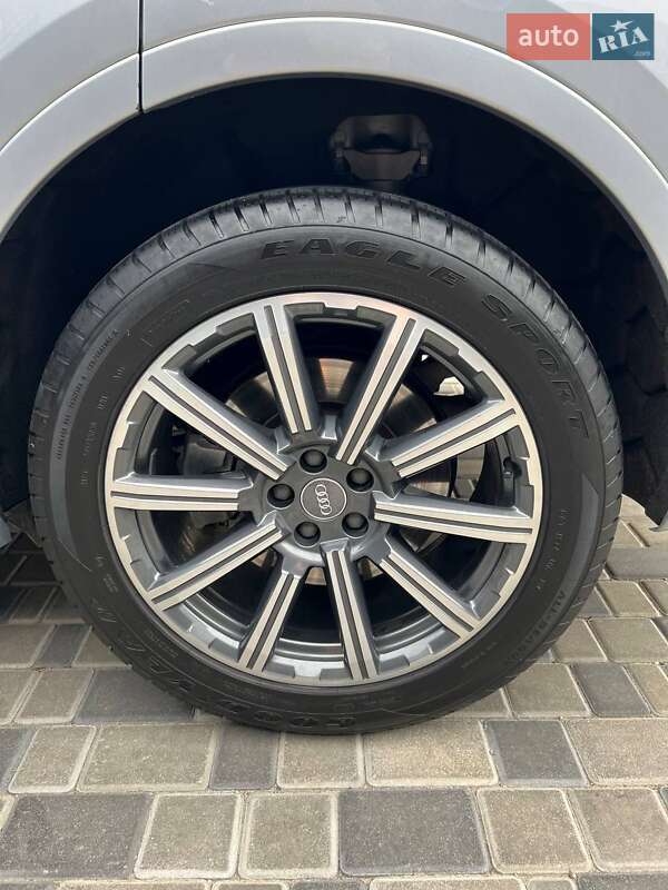 Позашляховик / Кросовер Audi Q7 2016 в Києві
