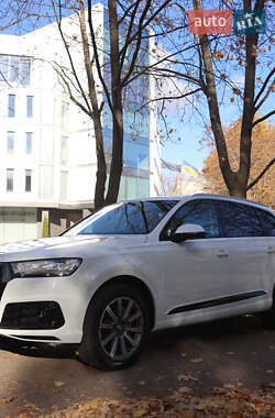 Внедорожник / Кроссовер Audi Q7 2018 в 