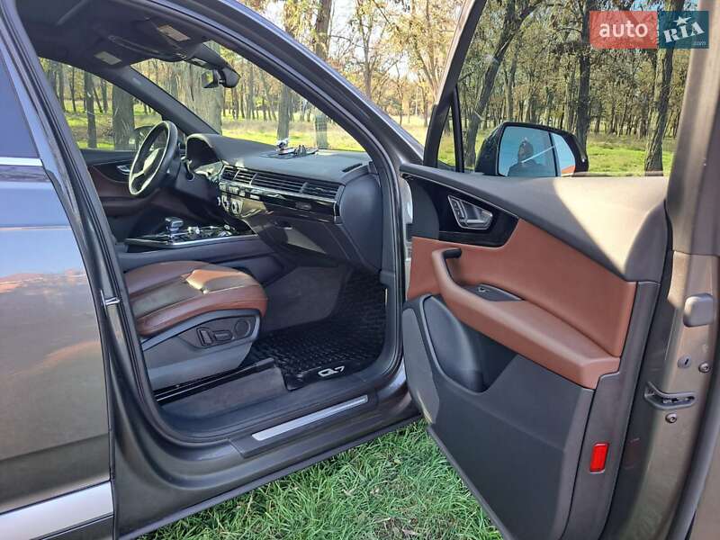 Позашляховик / Кросовер Audi Q7 2018 в Миколаєві