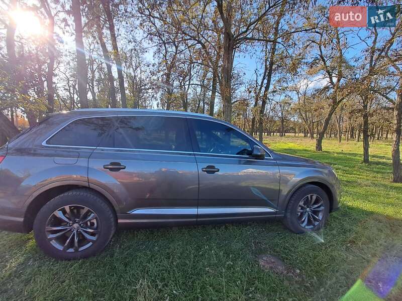 Позашляховик / Кросовер Audi Q7 2018 в Миколаєві
