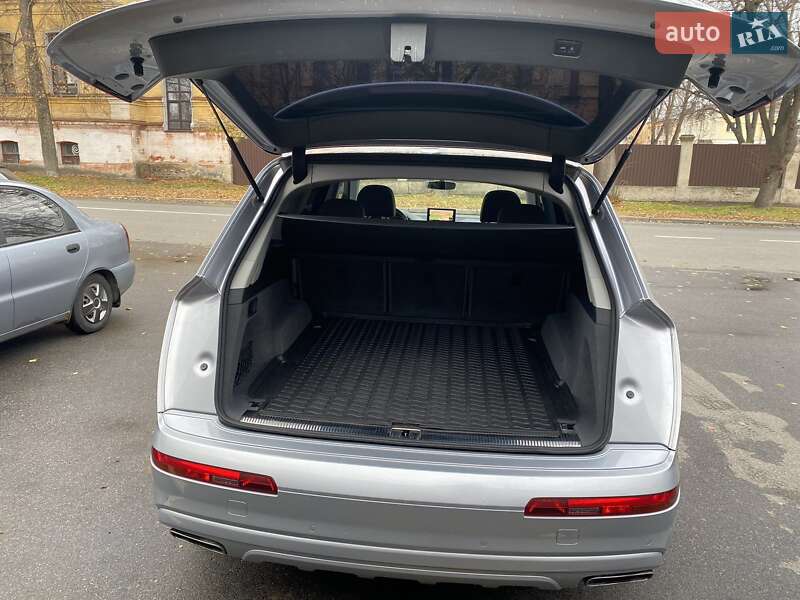 Позашляховик / Кросовер Audi Q7 2015 в Чернігові