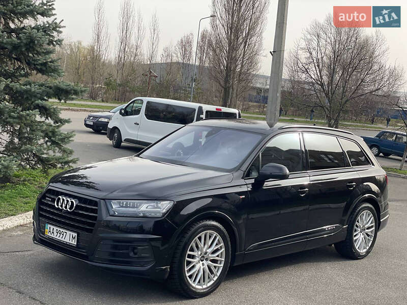 Позашляховик / Кросовер Audi Q7 2016 в Києві