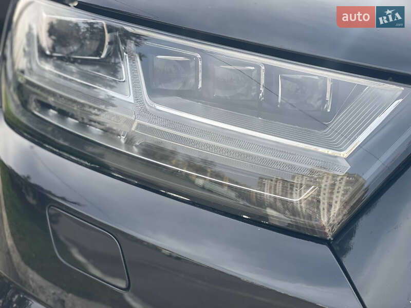 Позашляховик / Кросовер Audi Q7 2016 в Києві