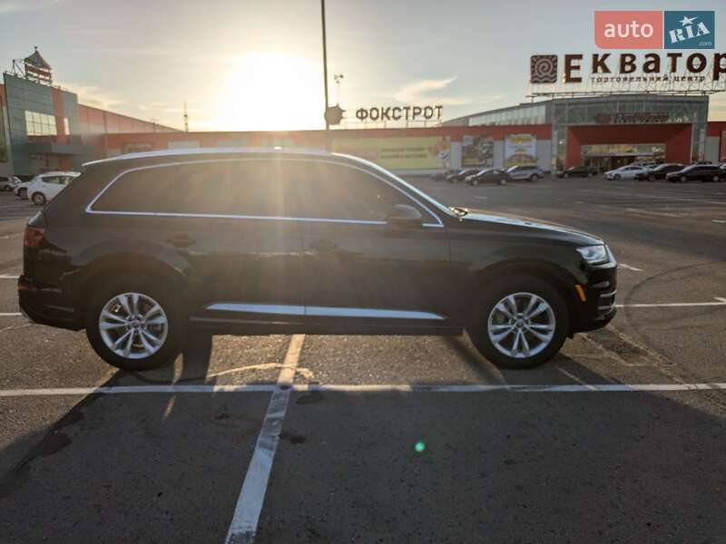 Позашляховик / Кросовер Audi Q7 2018 в Рівному