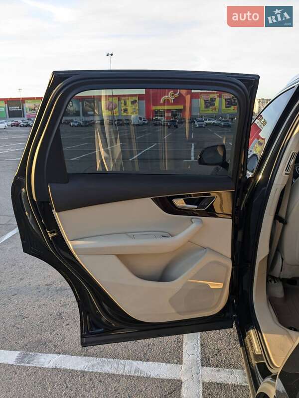 Позашляховик / Кросовер Audi Q7 2018 в Рівному